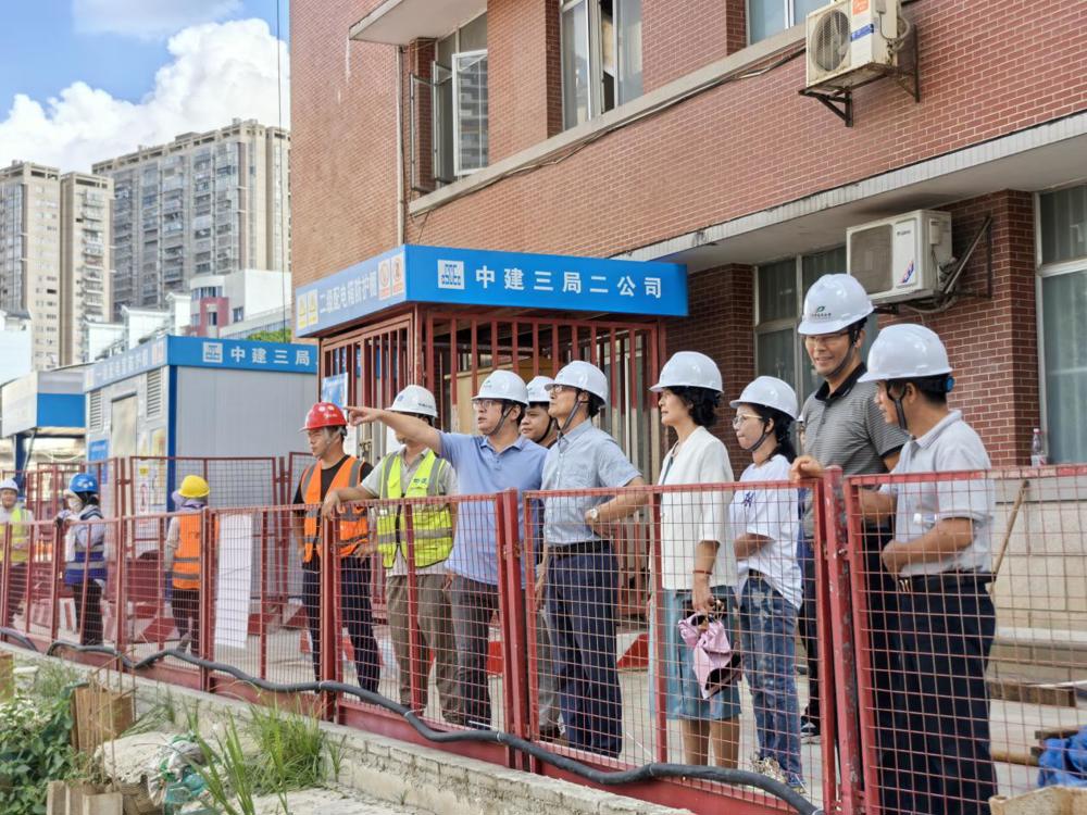 检查组在明秀校区检查