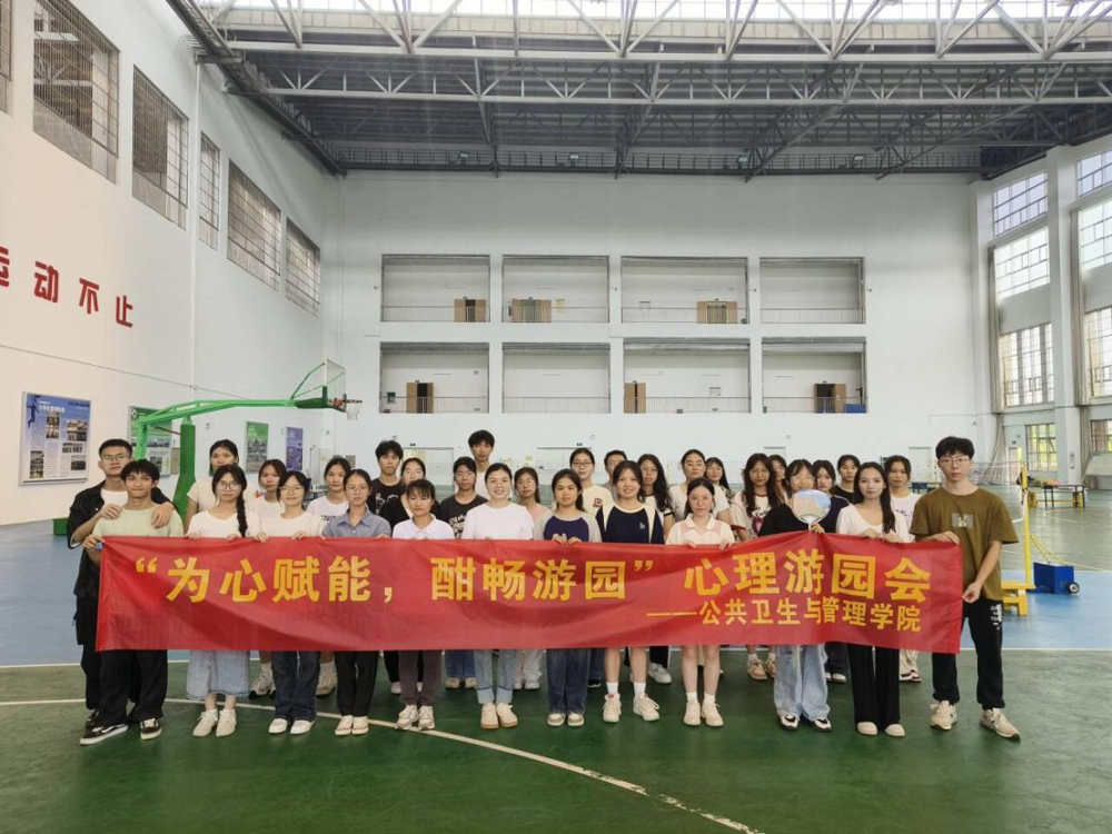 工作人员合影