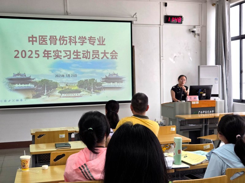 学生工作办公室主任布银瑶讲话 学生工作办公室主任布银瑶讲话