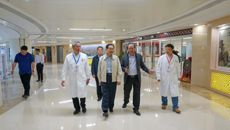 自治区主席陈武看望慰问附属国际壮医医院滕红丽
