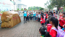 点亮壮乡三月三  弘扬传统舞新帆——南宁市南湖小学海茵校区师生到我校开展校外实践活动
