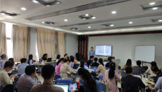我校开展“走出传统教学的泥潭-中国式智慧教学模式及其平台分享”工作坊