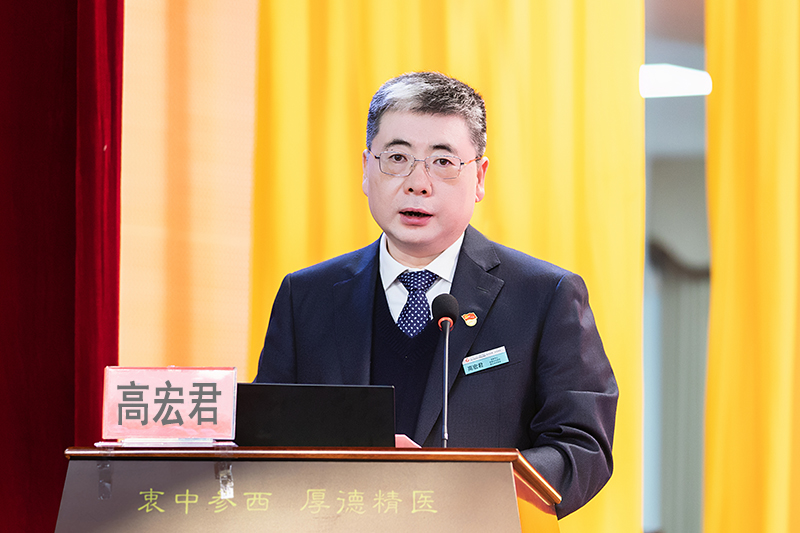 4高宏君书记主持大会并作总结讲话.jpg