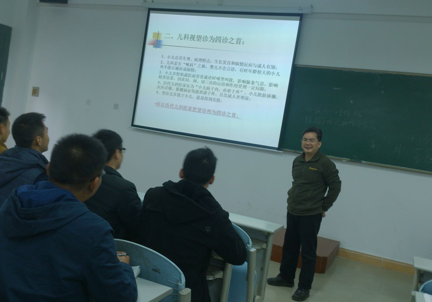 梁文旺教授为本科生栩栩如生授课
