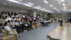 原佳沛研究员应邀到我校中医药高层次人才培养基地“名家大讲堂”作学术报告