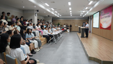 王一涛教授应邀到学校中医药高层次人才培养基地“名家大讲堂”作学术报告