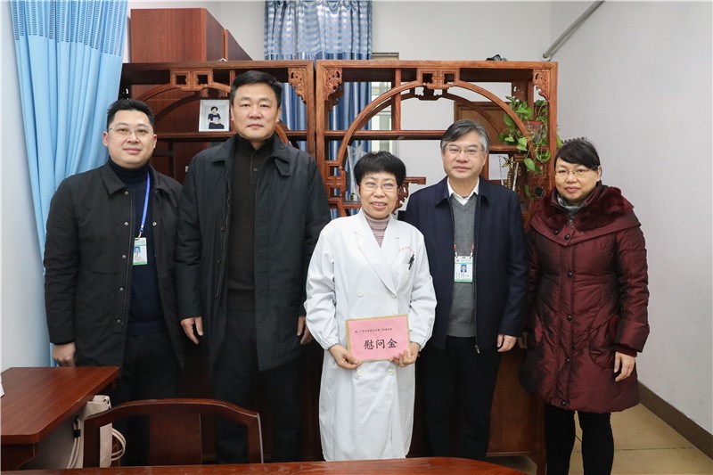 慰问全国先进工作者史伟教授