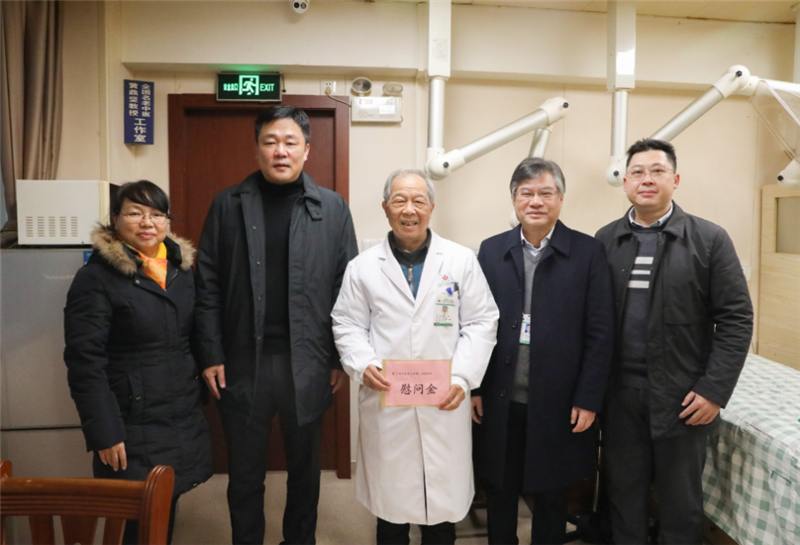 慰问全国名中医黄鼎坚教授