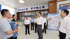 自治区党委书记刘宁看望慰问我校教师代表