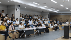 中央民族大学庞宗然教授应邀到学校作中医药高层次人才培养基地“名家大讲堂”学术报告