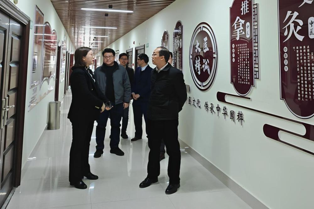 唐振宇副校长在马院检查-2025春季学期开学3_副本