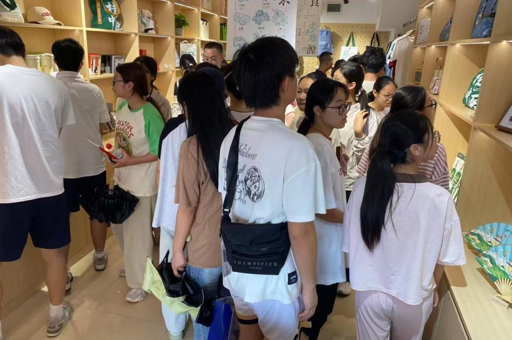 添加图片描述