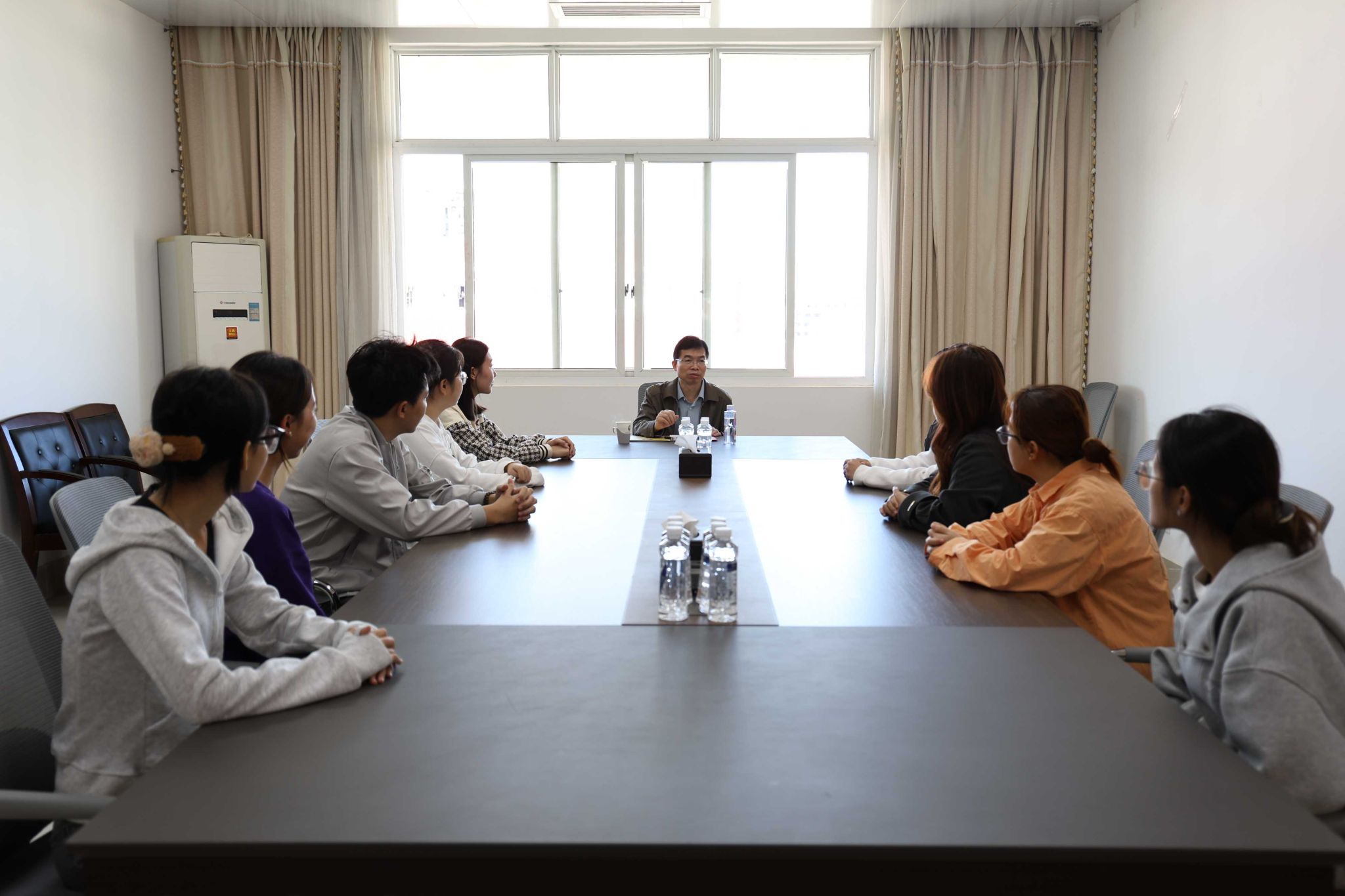 学生座谈会