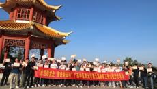 学校成功举办第九届教职工登山健步走活动