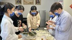 附属国际壮医医院外科第八党支部开展“党旗引领迎新春，饺香情暖医患心 ”主题党日活动