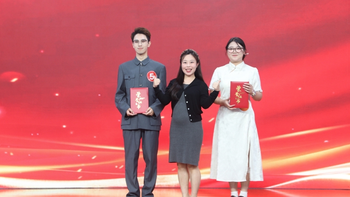 学校2026年中华经典诵读比赛圆满落幕