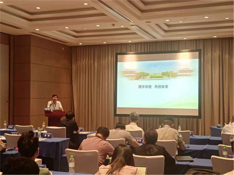 医院副院长陈广辉作专题报告