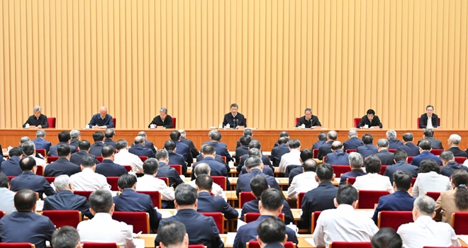 习近平出席全国卫生与健康大会并发表重要讲话