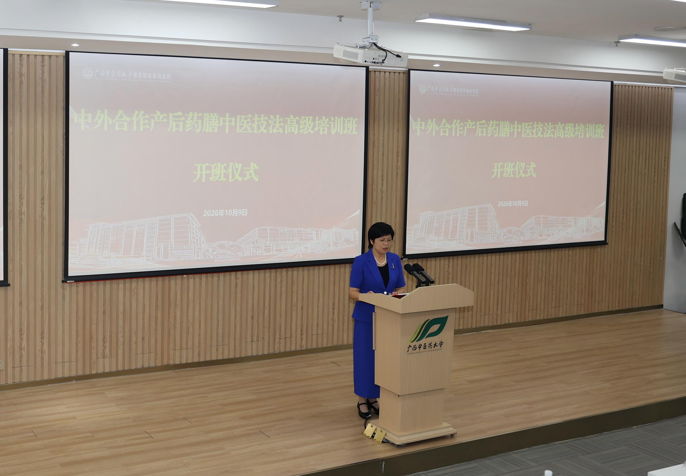 ▲bat365在线官网平台党委常委、副校长钟宏桃致辞