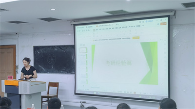 杨晓佳.jpg 杨晓佳.jpg
